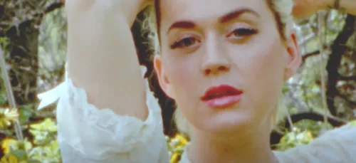Katy Perry dévoile le clip de son nouveau single "Daisies"
