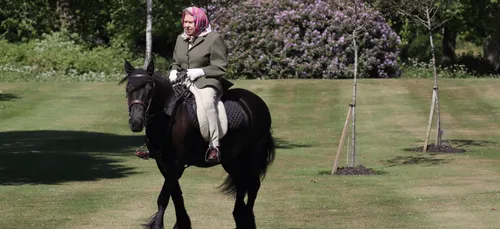 Insolite : pour son déconfinement, la reine Elizabeth II s'affiche...
