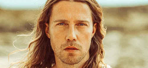 Julien Doré de retour avec "La Fièvre", à écouter sur Alouette