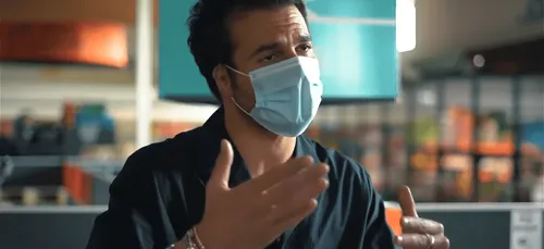 Amir dévoile le making-of du clip de "La Fête"