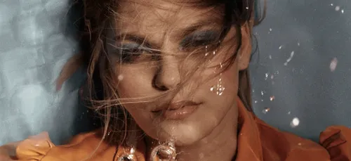 Découvrez "Donne-moi ton coeur" de Louane !