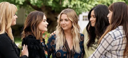 « Pretty Little Liars » : un reboot par le créateur de Riverdale