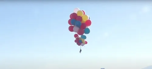Un américain s'envole à plus de 7 500 mètres accroché à des ballons
