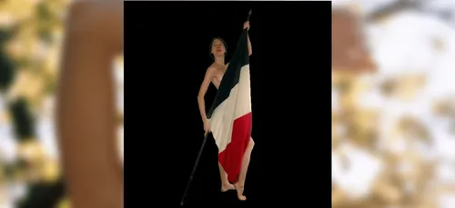 Tenue correcte à l'école : Jeanne Cherhal pose nue en mode...