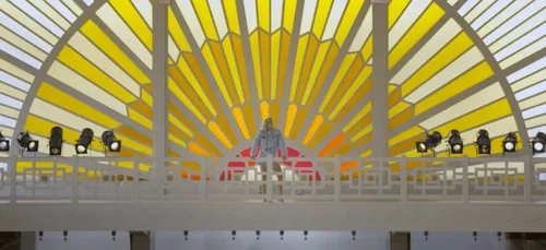 Louane : découvrez le clip de "Poésie indécise" extrait de son...