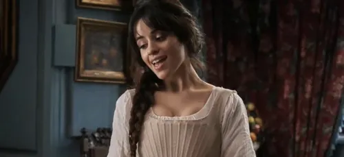 Camila Cabello : les premières images de la chanteuse en Cendrillon...