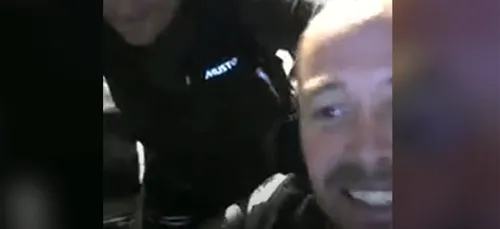 Vendée Globe : "En 4 secondes le bateau plié en deux", raconte...