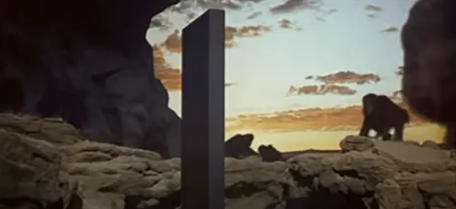 Monolithes mystères : un nouveau pilier de métal en Roumanie