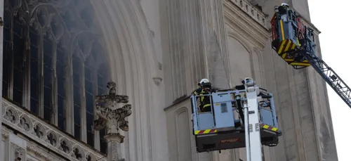 Nantes : début du déblaiement de la cathédrale...