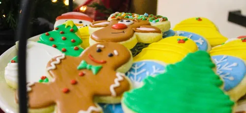 Allemagne : elle prépare des "space cakes" pour sa famille à Noël,...