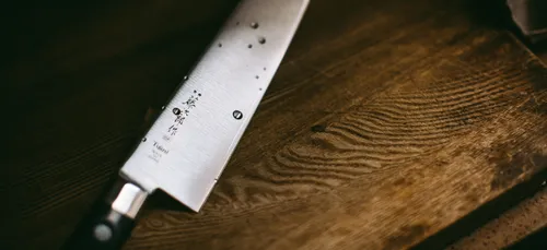 Bordeaux : une femme tente de couper le sexe de son conjoint infidèle