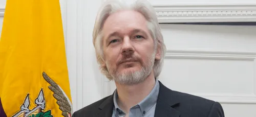 La justice britannique refuse l'extradition d'Assange vers les...