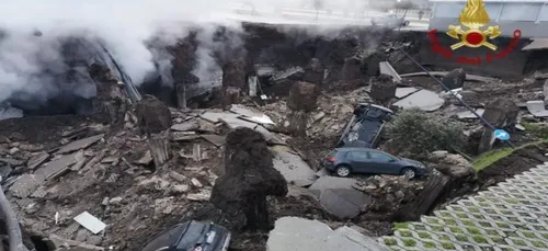 Un gouffre béant à Naples