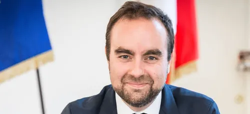 Enquête ouverte pour "prise illégale d'intérêts" visant le ministre...