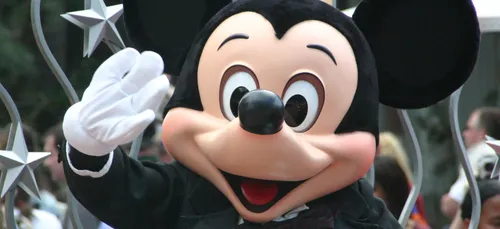 États-Unis : Un parc Disneyland transformé en énorme centre de...