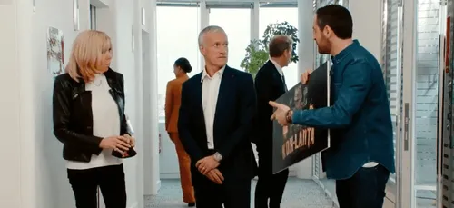 Brigitte Macron lance l'opération Pièces Jaunes avec humour