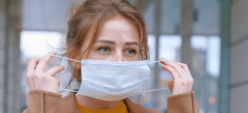 Face au variant britannique, le port de certains masques en tissu...