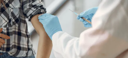 Vaccination dans la Vienne : l'injection de la deuxième dose débute...