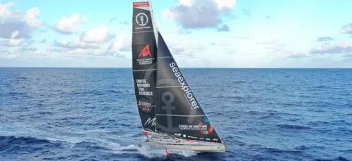 Vendée Globe : Boris Herrmann heurte un bateau à quelques heures de...