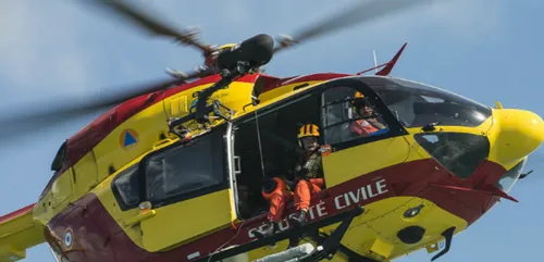 Un hélicoptère pour transporter le vaccin et les professionnels de...