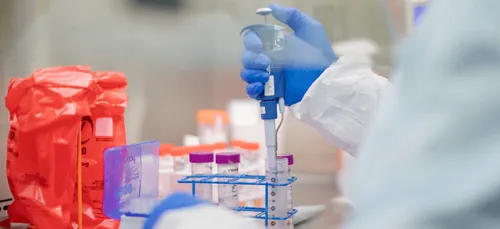 Variants britannique et sud-africain du Covid-19 : Pfizer et...