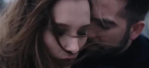 Kendji dévoile le clip d'"Évidemment" avec Ilona Smet