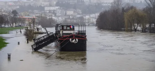 Angoulême : la Charente est sortie de son lit