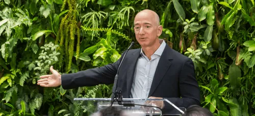 Bezos va prendre du recul et céder les commandes au quotidien d'Amazon