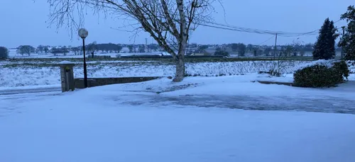 Neige-verglas : une partie du Grand Ouest sous la neige