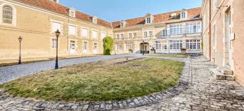 Un cloitre à vendre dans la Vienne