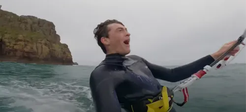Bretagne : un kitesurfeur réalise un saut de 70 mètres depuis la...