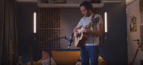 Vianney dévoile une version acoustique de "Beau-Papa" et sa...