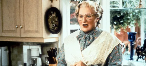 Pour se faire vacciner, deux femmes se déguisent en "grands-mères"...