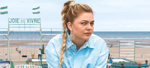 Louane sort la réédition de son album "Joie de vivre" !