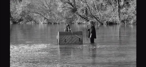 Julien Doré et Clara Luciani dévoilent le clip de "L’île au...