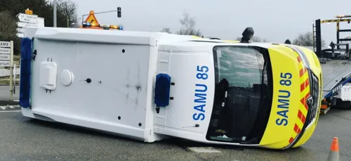 La Roche-sur-Yon : un véhicule du SAMU percuté lors d'un transfert...