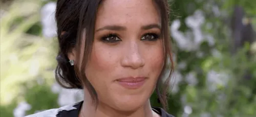 Meghan Markle suggère que Buckingham Palace "colporte des...