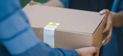 Chine : elle commande un iPhone 12 et reçoit un yaourt à la pomme