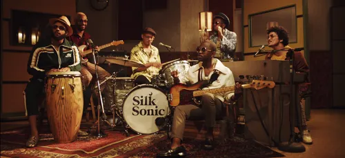 Bruno Mars et Anderson .Paak dévoilent leur premier clip : "Leave...