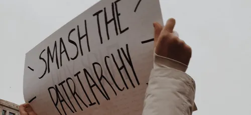 Droits des femmes : les "premières de corvées" appelées à "la grève...