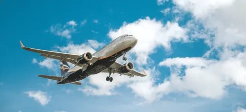 Une compagnie aérienne propose des billets pour des destinations...