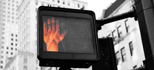 AstraZeneca : le Danemark, l'Islande et la Norvège suspendent les...