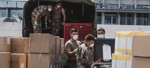 Vaccinations : l'armée et les pompiers en renfort