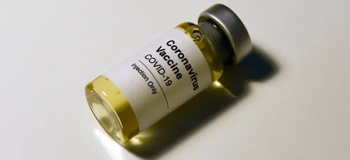 Vaccins : l'Europe prête à bloquer les exportations d'AstraZeneca