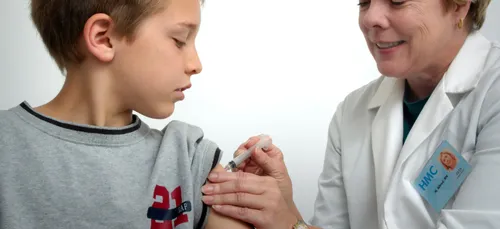 Efficacité "de 100%" pour les vaccins Pfizer/BioNTech chez les...