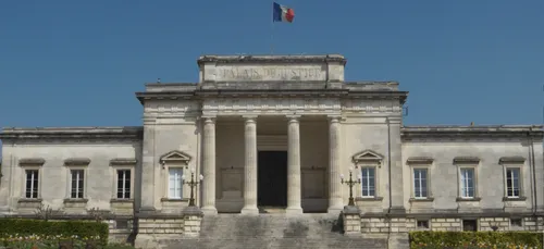 Vingt ans de prison pour un père qui planifiait depuis la prison le...