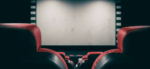 Cinéma : Les films pourront sortir directement à la télévision, en...