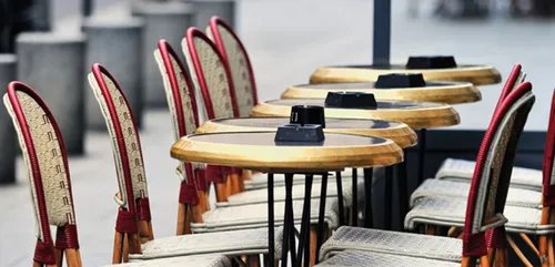 Déconfinement : réouvertures des terrasses le 17 mai, selon Le Point