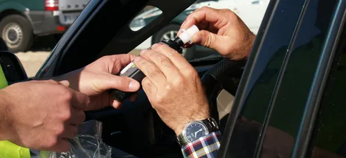 Les magasins proposant de l'alcool à emporter devront vendre des...