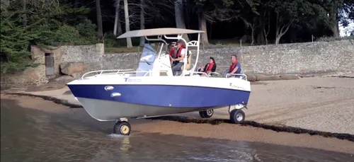 Tringa, le "bateau routier" qui se conduit de la terre à la mer !